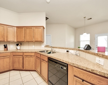 1922 Makenna Lane - Photo Thumbnail 10