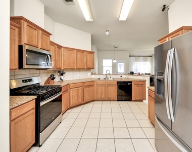 1922 Makenna Lane - Photo Thumbnail 12