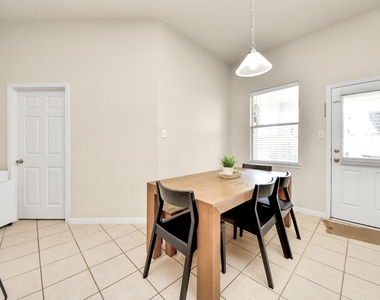 1922 Makenna Lane - Photo Thumbnail 7