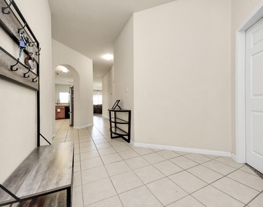 1922 Makenna Lane - Photo Thumbnail 2