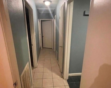 10751 Corona Lane - Photo Thumbnail 4