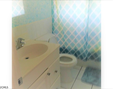 275 Hubbard Avenue - Photo Thumbnail 4