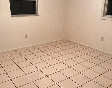 275 Hubbard Avenue - Photo Thumbnail 2