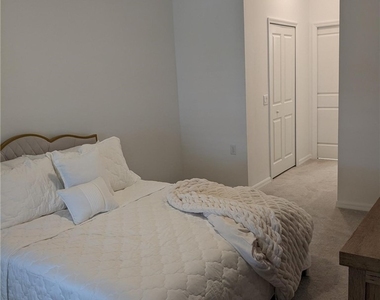 6031 Ellerston Way - Photo Thumbnail 5