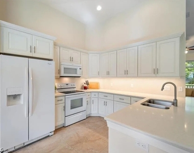 732 7th Avenue N - Photo Thumbnail 2