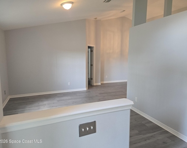 292 Carmel Drive - Photo Thumbnail 3