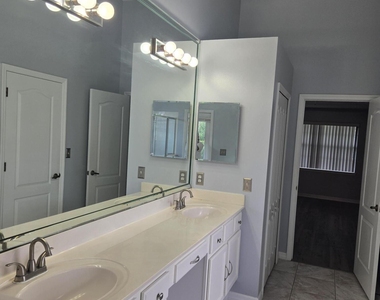 292 Carmel Drive - Photo Thumbnail 24