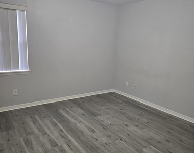 292 Carmel Drive - Photo Thumbnail 16