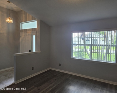292 Carmel Drive - Photo Thumbnail 4