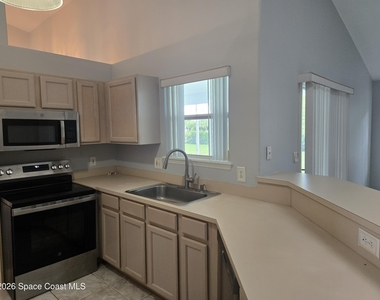 292 Carmel Drive - Photo Thumbnail 6