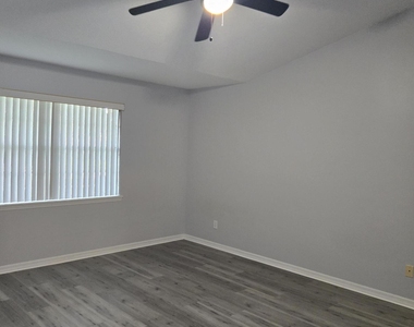 292 Carmel Drive - Photo Thumbnail 17
