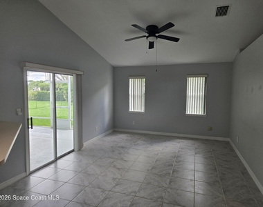 292 Carmel Drive - Photo Thumbnail 5