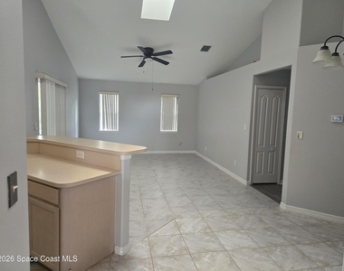 292 Carmel Drive - Photo Thumbnail 7