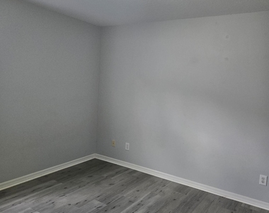 292 Carmel Drive - Photo Thumbnail 15
