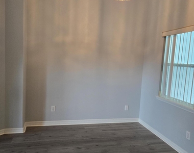 292 Carmel Drive - Photo Thumbnail 9