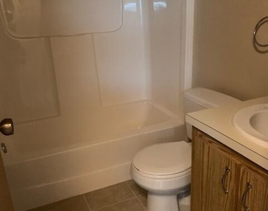 1602 University Lane - Photo Thumbnail 3
