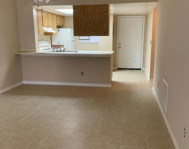 1602 University Lane - Photo Thumbnail 2