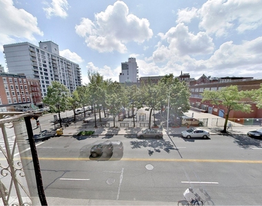 Essex Street - Photo Thumbnail 6