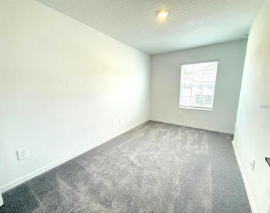 10203 Trumpet Honeysuckle Way - Photo Thumbnail 11