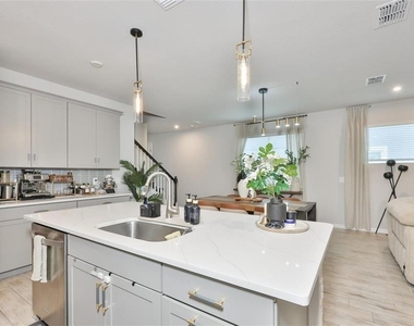 1123 Creek Valley Court - Photo Thumbnail 6