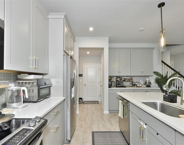 1123 Creek Valley Court - Photo Thumbnail 7