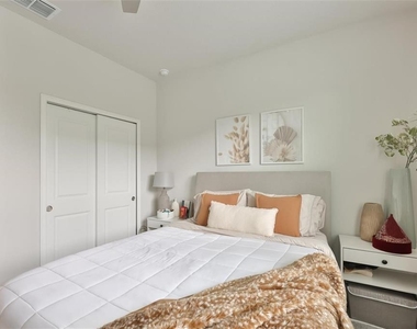 1123 Creek Valley Court - Photo Thumbnail 18