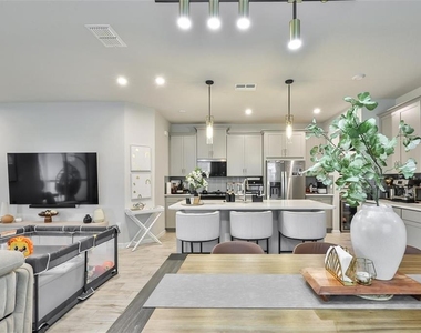 1123 Creek Valley Court - Photo Thumbnail 4