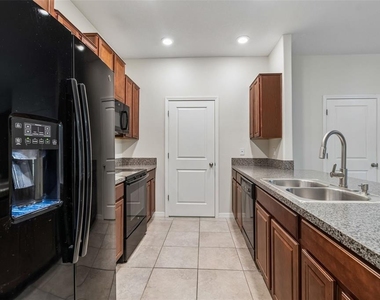 10687 Lake Montauk Drive - Photo Thumbnail 8
