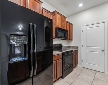 10687 Lake Montauk Drive - Photo Thumbnail 9