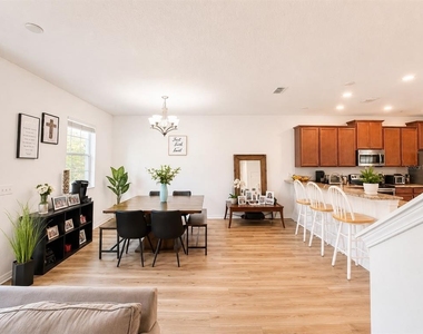 12820 Strode Lane - Photo Thumbnail 6