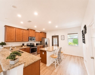 12820 Strode Lane - Photo Thumbnail 8