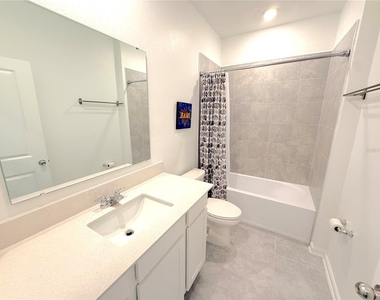 393 Bogey Drive - Photo Thumbnail 8