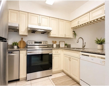 123 Scottsdale Square - Photo Thumbnail 2