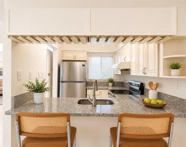 123 Scottsdale Square - Photo Thumbnail 3