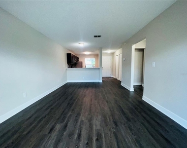 2556 Woodgate Boulevard - Photo Thumbnail 8