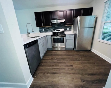 2556 Woodgate Boulevard - Photo Thumbnail 3
