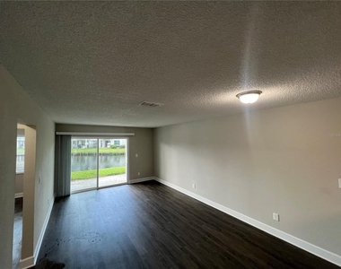 2556 Woodgate Boulevard - Photo Thumbnail 9