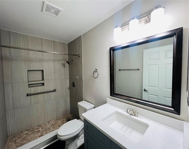 2556 Woodgate Boulevard - Photo Thumbnail 12