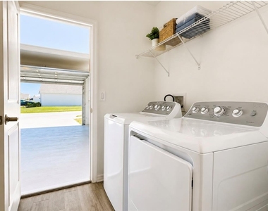 924 Serchio Street - Photo Thumbnail 10