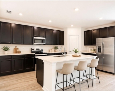 924 Serchio Street - Photo Thumbnail 3