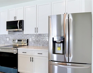 1081 Mccrory Street - Photo Thumbnail 12