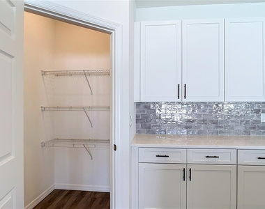 1081 Mccrory Street - Photo Thumbnail 15
