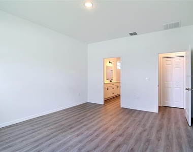 1081 Mccrory Street - Photo Thumbnail 25