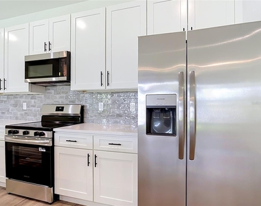 2607 Seagull Lane - Photo Thumbnail 17