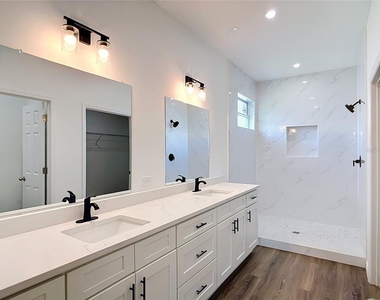 2607 Seagull Lane - Photo Thumbnail 32