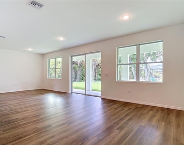 2607 Seagull Lane - Photo Thumbnail 7