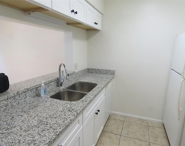 104 Northlake Drive - Photo Thumbnail 7
