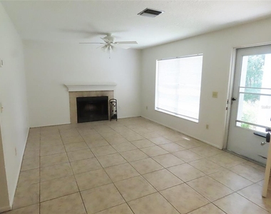 104 Northlake Drive - Photo Thumbnail 2
