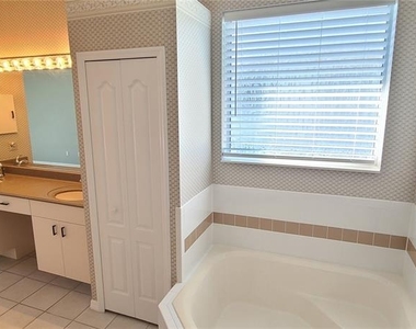 1224 Siesta Key Circle - Photo Thumbnail 20