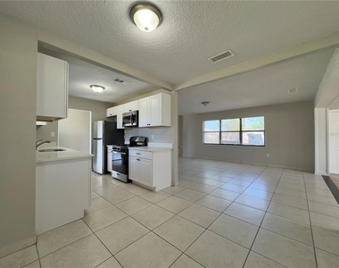 1219 Browning Avenue - Photo Thumbnail 4